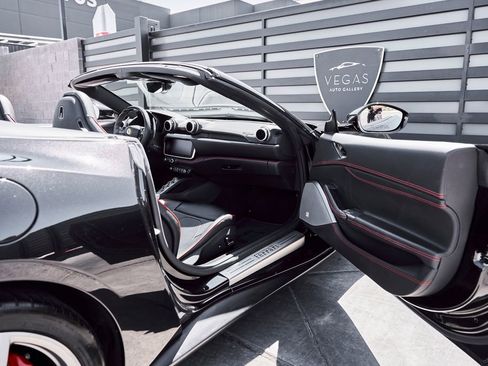 Used 2020 Ferrari Portofino RWD image 30