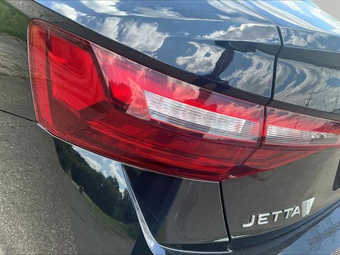 Used 2024 Volkswagen Jetta SE FWD image 23