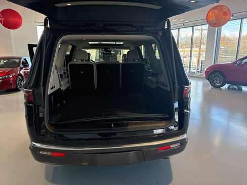 Used 2022 Jeep Wagoneer Series III w/ Premium Group I image 13