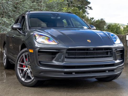 Certified 2022 Porsche Macan S AWD/4WD image 9