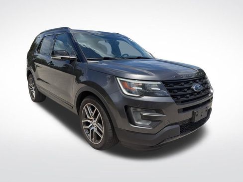 Used 2017 Ford Explorer Sport w/ Equipment Group 401A AWD/4WD image 3