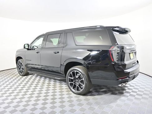 New 2026 Chevrolet Suburban RST w/ Comfort Package AWD/4WD image 4