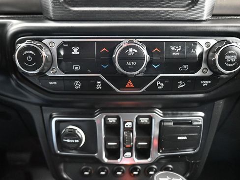 Used 2019 Jeep Wrangler Unlimited Sport S image 17