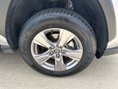 Used 2025 Toyota RAV4 XLE image 6