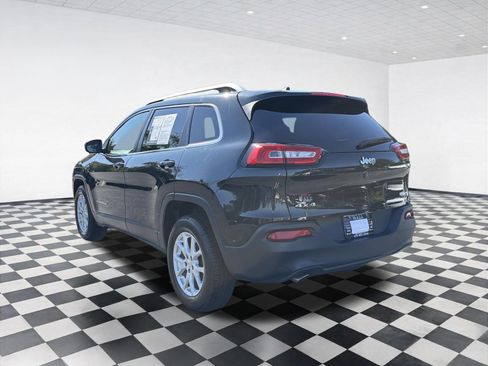 Used 2016 Jeep Cherokee Latitude w/ Cold Weather Group AWD/4WD image 6