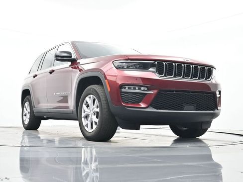 Used 2022 Jeep Grand Cherokee Limited image 34