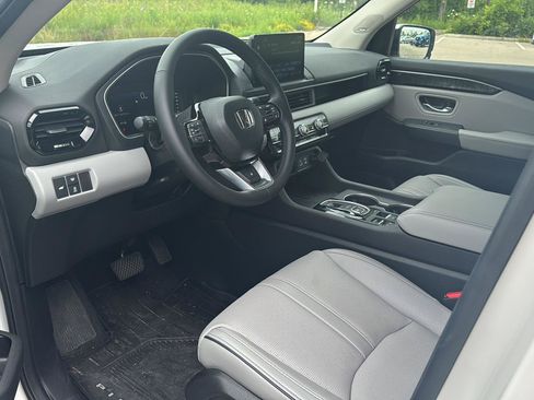 Used 2025 Honda Pilot Elite image 11