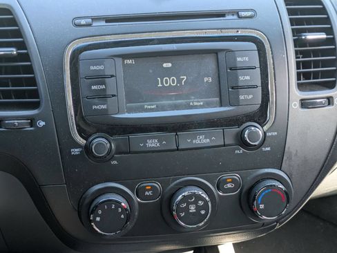 Used 2018 Kia Forte LX w/ LX Rear Camera Package FWD image 11