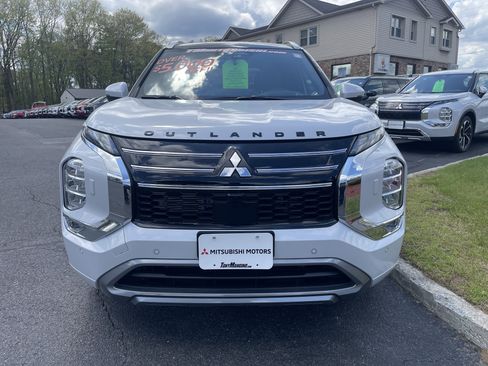 New 2026 Mitsubishi Outlander AWD image 2