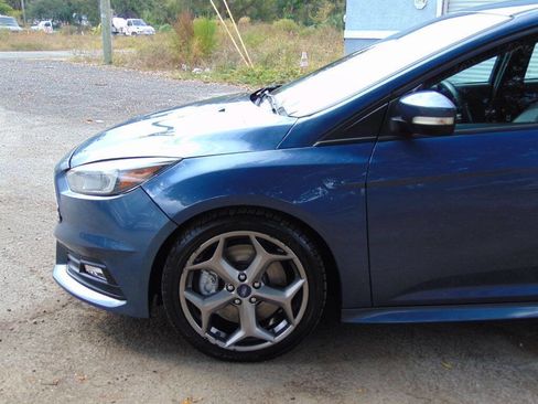 Used 2018 Ford Focus ST image 2