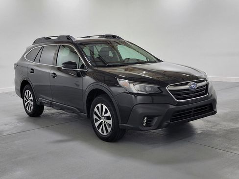 Used 2022 Subaru Outback Premium image 2