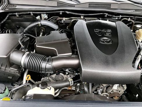 Used 2017 Toyota Tacoma SR5 image 30