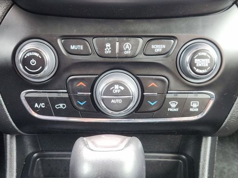 Used 2023 Jeep Cherokee Altitude Lux image 20