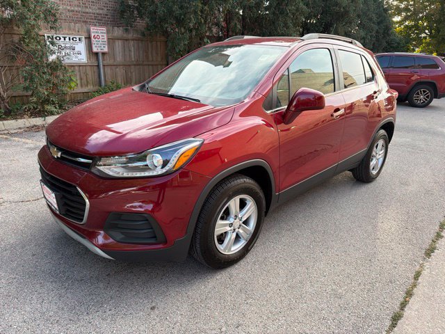 Used 2020 Chevrolet Trax LT w/ Sun & Sound Package AWD/4WD image 2