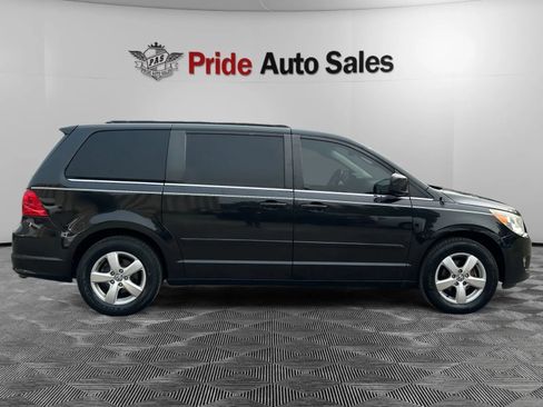Used 2011 Volkswagen Routan SEL FWD image 13