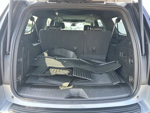 Certified 2023 Chevrolet Suburban LT w/ Luxury Package AWD/4WD image 9