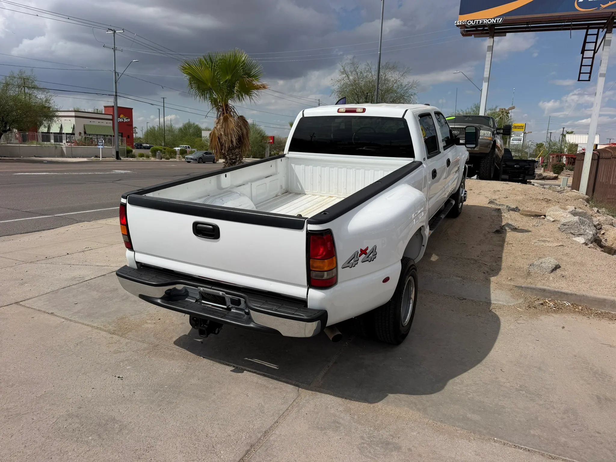 Used 2004 GMC Sierra 3500 SLE w/ Heavy-Duty Power Package AWD/4WD image 7