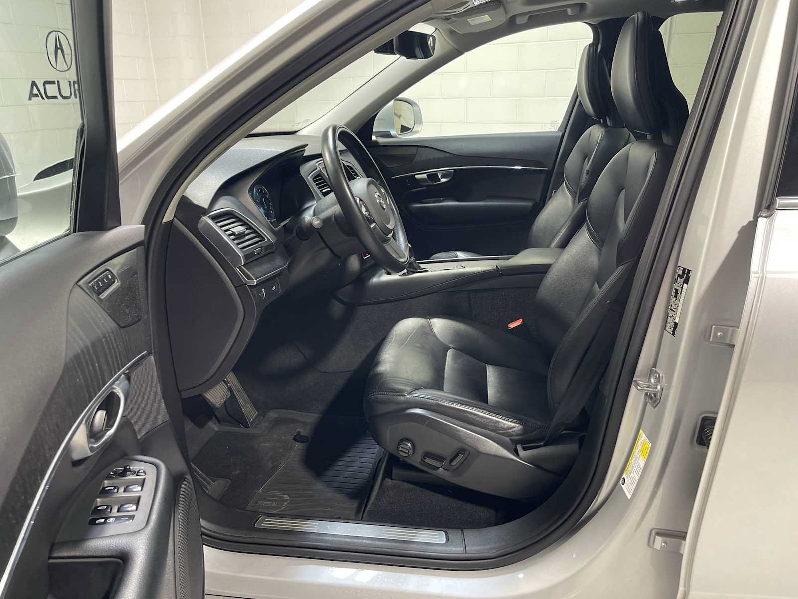 Used 2020 Volvo XC90 T5 Momentum w/ Protection Package Premier AWD/4WD image 2