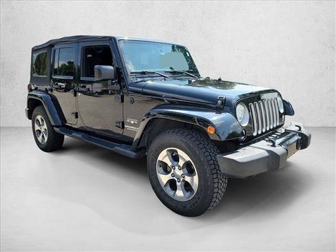 Used 2017 Jeep Wrangler Unlimited Sahara AWD/4WD image 3
