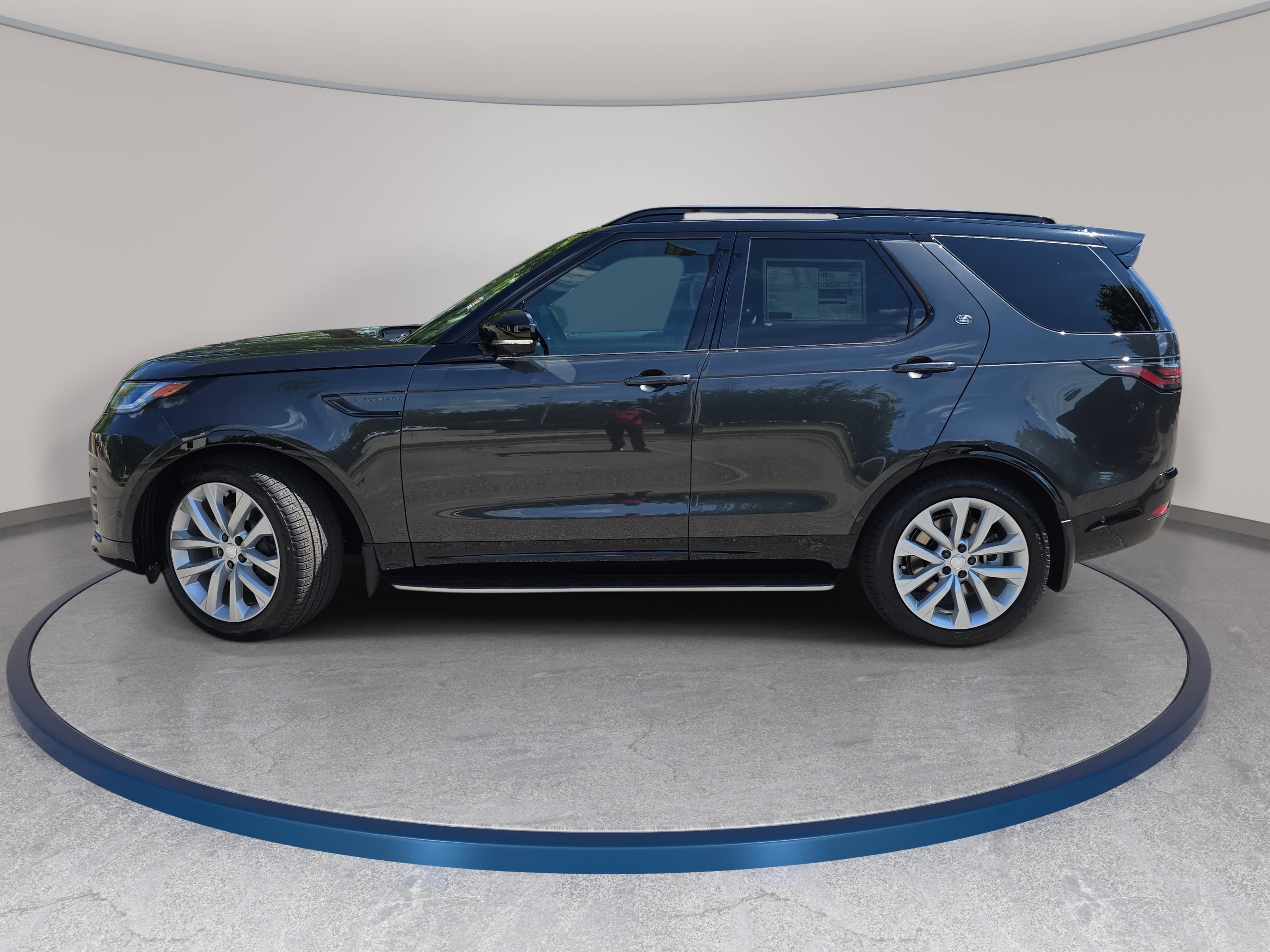 New 2026 Land Rover Discovery Limited Edition AWD/4WD image 8