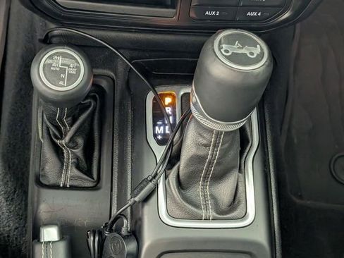 Used 2018 Jeep Wrangler Unlimited Sahara image 22