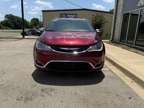 Used 2017 Chrysler Pacifica Limited FWD image 3