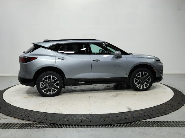 Used 2025 Chevrolet Blazer RS FWD image 9