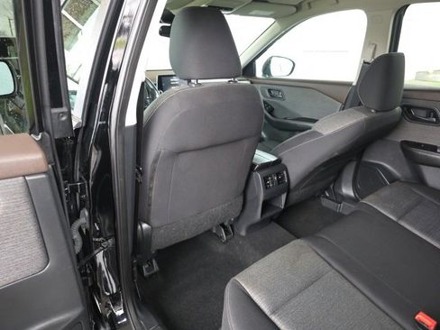 Used 2021 Nissan Rogue S image 16