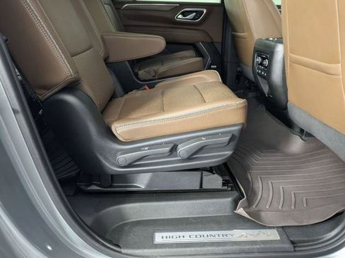 Used 2024 Chevrolet Suburban High Country AWD/4WD image 41