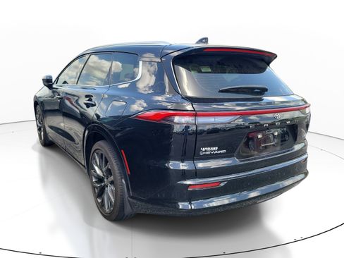 Certified 2025 Toyota Crown Signia AWD/4WD image 5