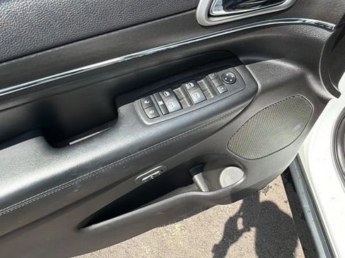 Used 2018 Jeep Grand Cherokee Limited AWD/4WD image 17
