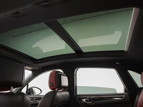 Certified 2019 Porsche Macan AWD/4WD image 41