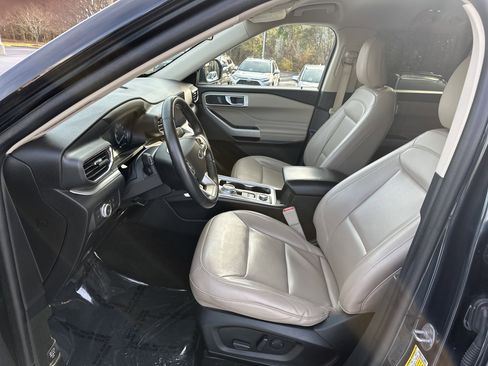 Used 2022 Ford Explorer XLT w/ Equipment Group 202A image 16