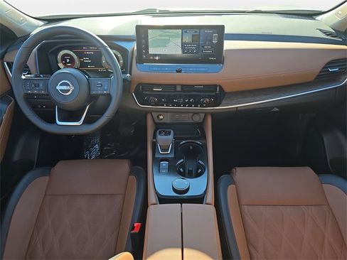 Used 2024 Nissan Rogue Platinum image 10