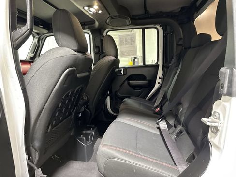 Used 2021 Jeep Gladiator Rubicon AWD/4WD image 22