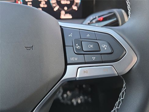 New 2026 Volkswagen Tiguan SE image 17