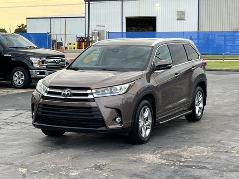 Used 2019 Toyota Highlander Limited FWD image 3