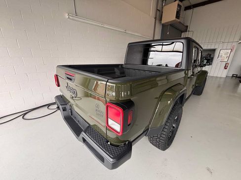 Used 2022 Jeep Gladiator Sport AWD/4WD image 6