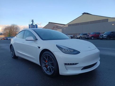 Used 2020 Tesla Model 3 Standard Range Plus RWD image 1