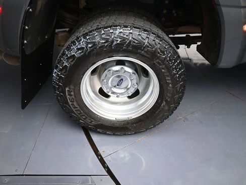 Used 2024 Ford F350 Lariat w/ FX4 Off-Road Package image 23