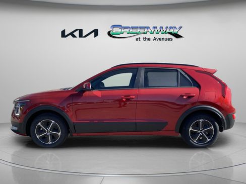New 2025 Kia Niro EX image 2