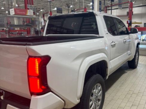 Certified 2024 Toyota Tacoma SR5 image 40