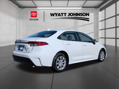 Used 2024 Toyota Corolla LE FWD image 5