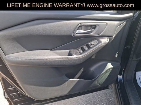 Used 2025 Nissan Rogue SV FWD image 19