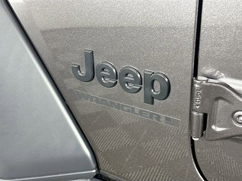 Used 2025 Jeep Wrangler Sport image 28