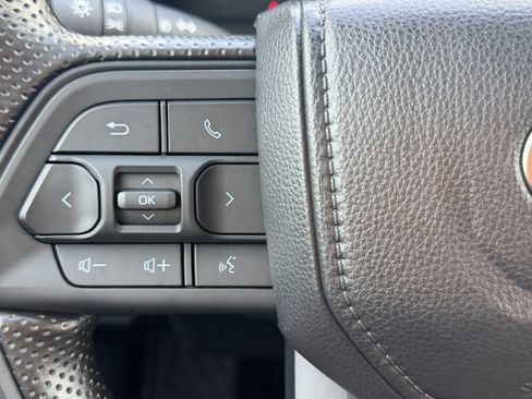 Used 2025 Toyota Tacoma SR5 AWD/4WD image 22