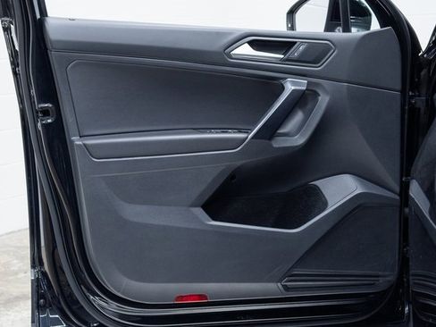 Used 2021 Volkswagen Tiguan SE image 10