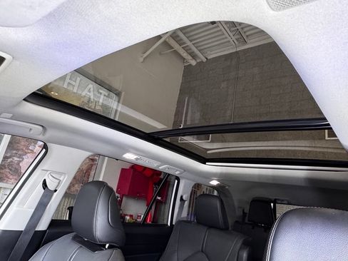 Used 2025 Toyota Grand Highlander AWD image 39