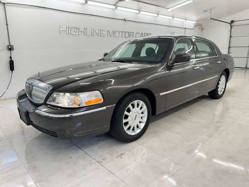 Used 2007 Lincoln Town Car Signature RWD image 1