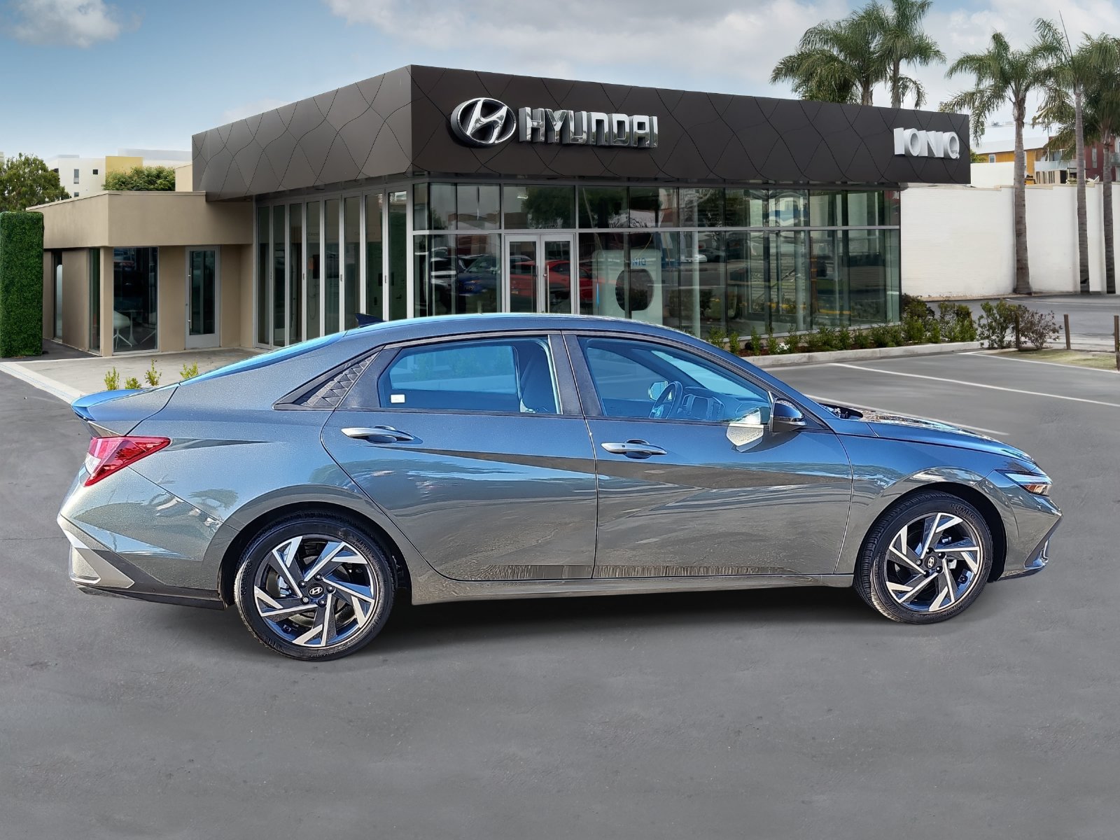 Certified 2025 Hyundai Elantra Sport FWD image 2